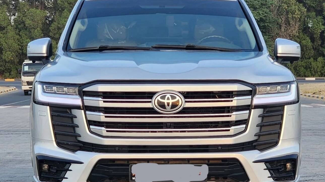 TOYOTA LAND CRUISER GXR–2012