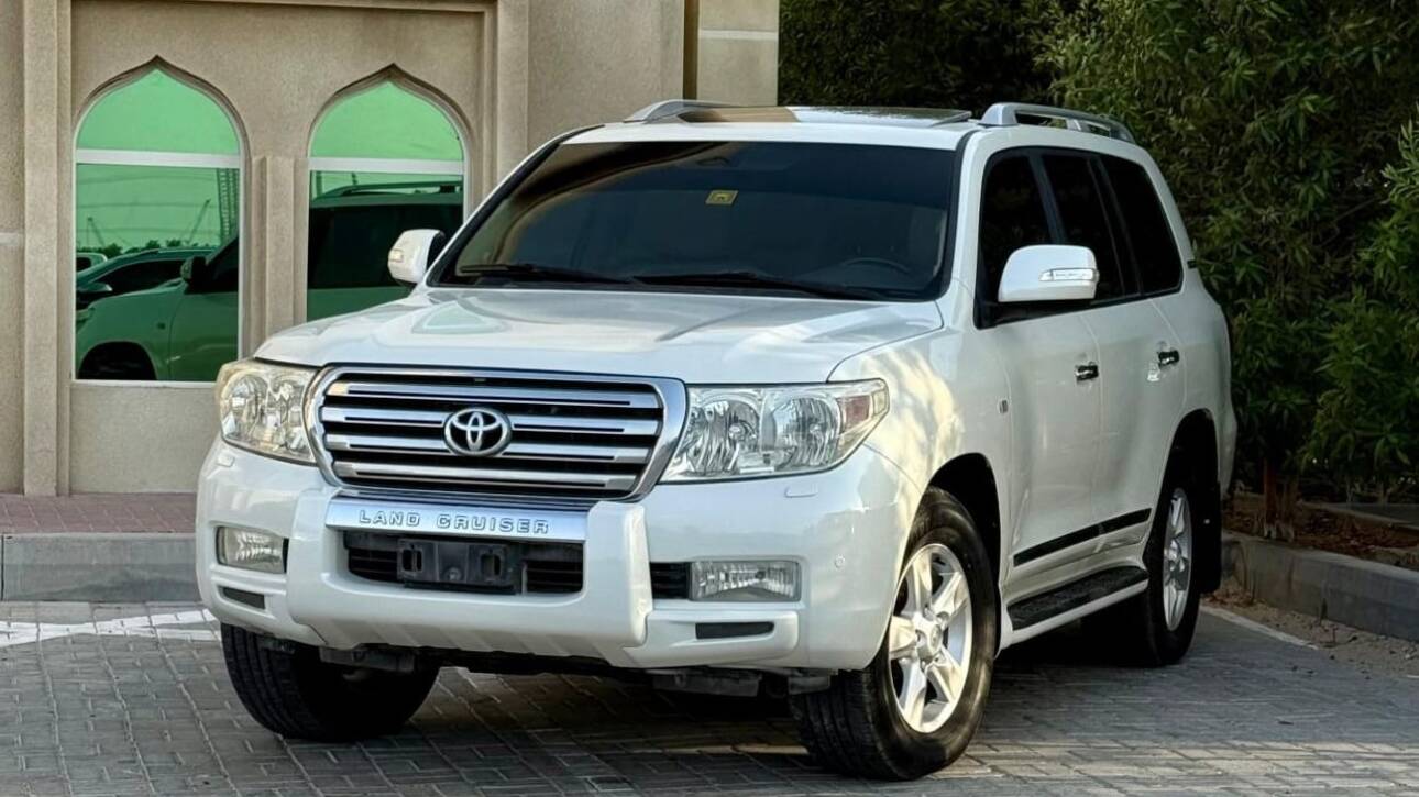 TOYOTA LAND CRUISER VXR–2011